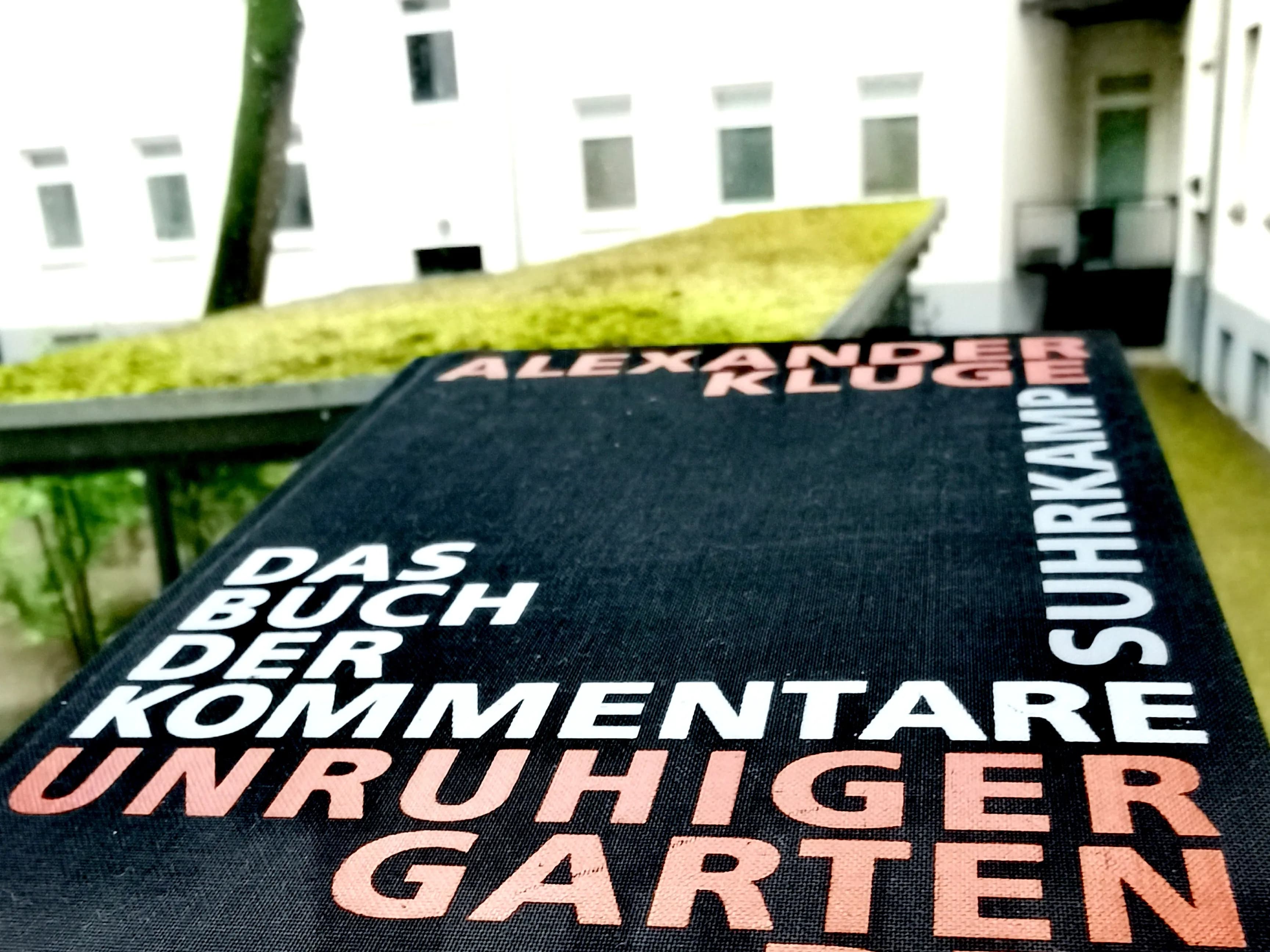 Image rezension-zu-alexander-kluge-das-buch-der-kommentare